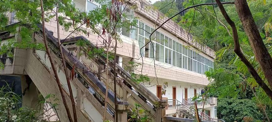 龙陵县邦腊掌温泉度假区房产及空地租赁(三次挂牌)