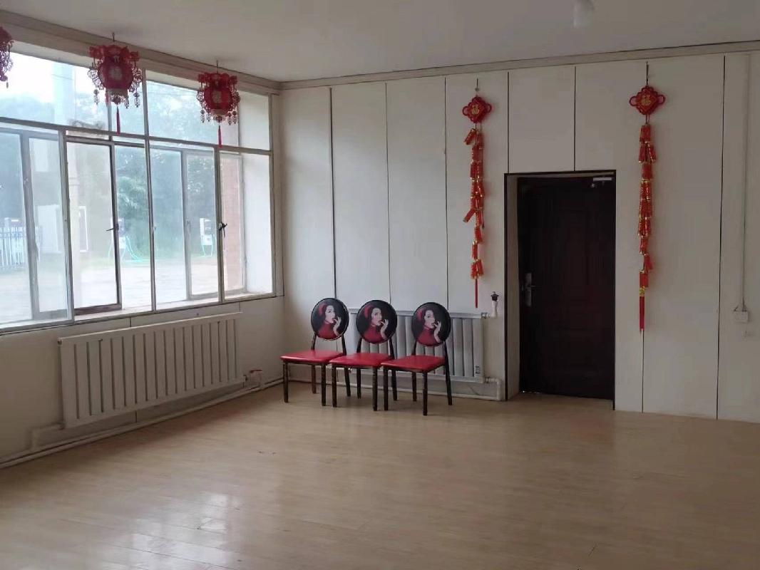 乌兰察布市凉城县鸿茅镇规三路西侧、宣德街北侧一处土地使用权和地上构筑物公开转让（凉城县人民政府国有资产监督管理委员会）(国资监测编号GR2025NM1007221)