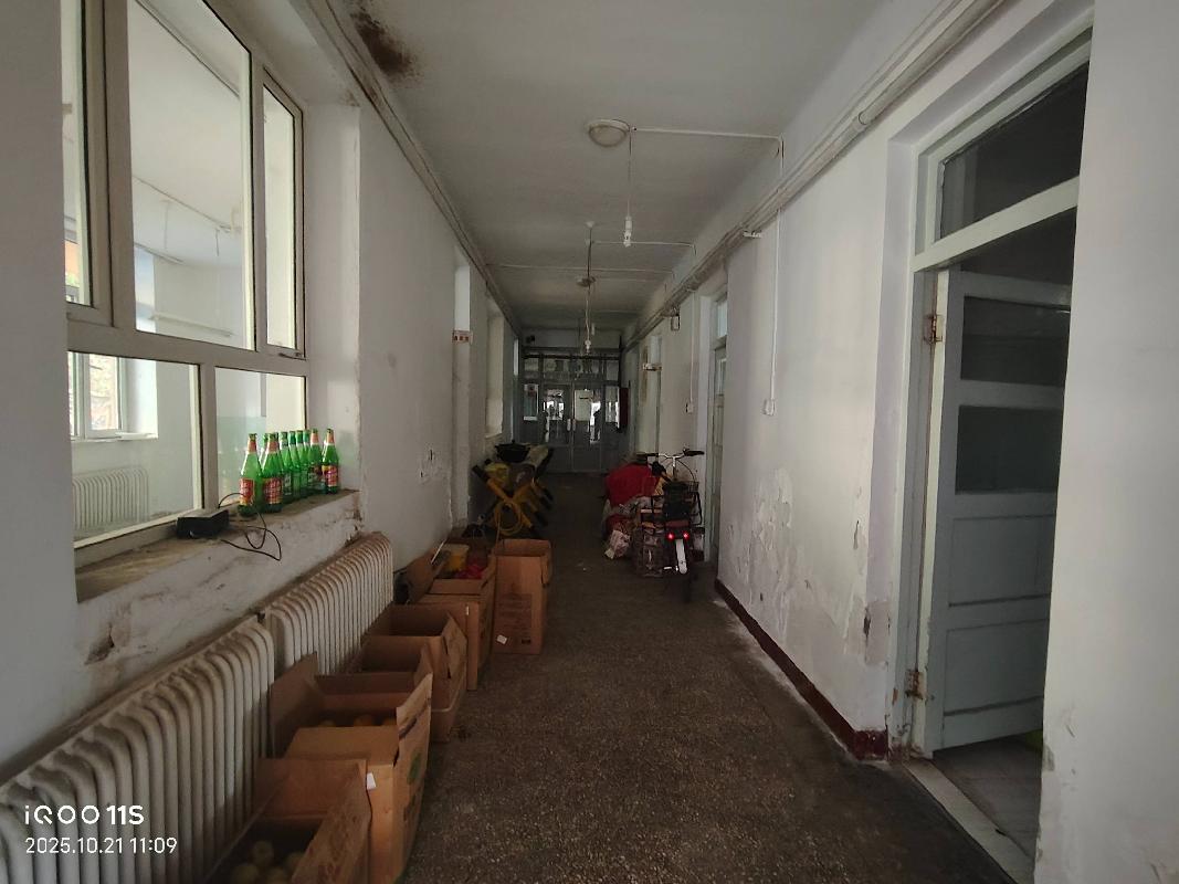 伊宁市都来提巴格街道位于伊宁市解放南路东侧两栋房屋以及红旗路北侧一栋房屋合计约3365.93㎡对外招租，租期三年(二次挂牌)
