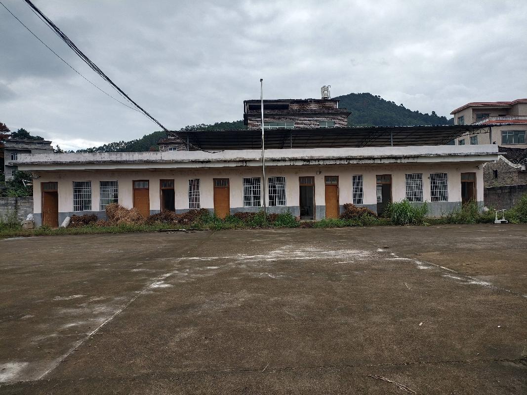 贺州市富川县莲山镇金峰村约500平方米老学校招租项目