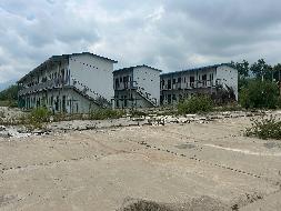 和政县松鸣岩一批彩钢夹芯板宿舍、钢架彩钢木工棚、钢筋棚、彩钢厕所等转让公告(国资监测编号GR2025GS1002393)