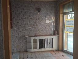伊犁州公安局位于伊宁市斯大林街6巷3号家属楼7号商铺约14.4㎡对外招租，租期三年