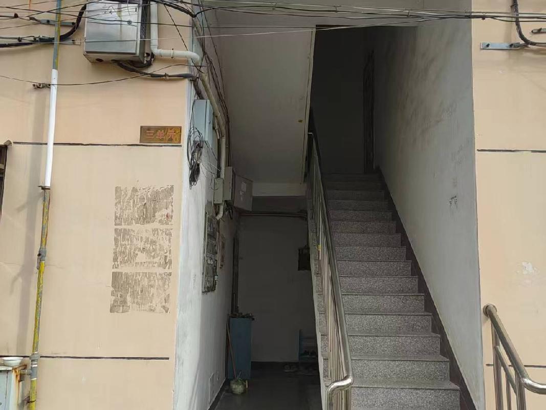 怀宁县高河镇盐业公司宿舍楼1#楼8套住宅转让公告