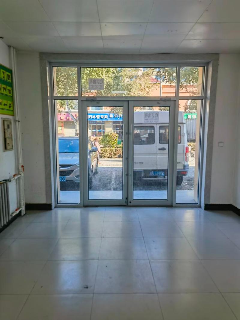 包头市东河区站北路东官房小区2号商业楼-13号底店出租（年租金：15000元/年，租期2年）