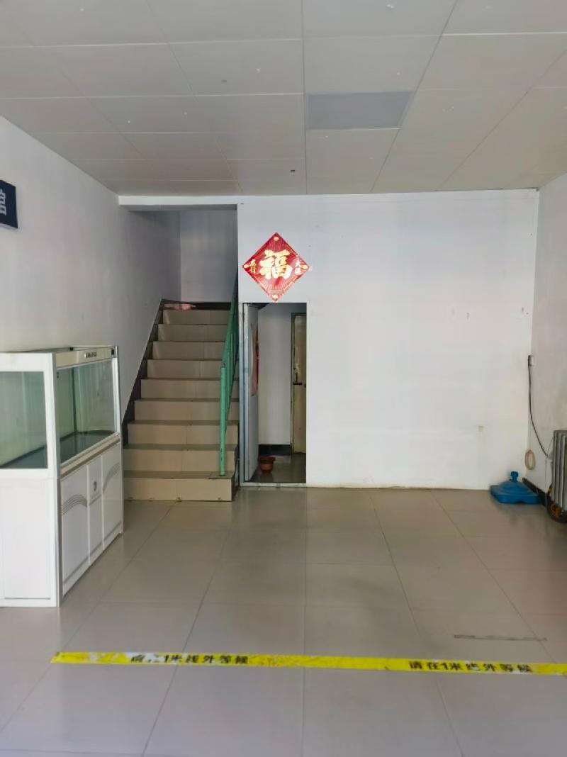 包头市东河区站北路东官房小区2号商业楼-13号底店出租（年租金：15000元/年，租期2年）