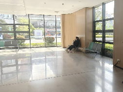 南京医科大学第二附属医院位于南京市栖霞区和燕路290号迈皋桥院区1号楼一层大厅的部分房屋公开招租(国资监测编号GR2025JS1006549)