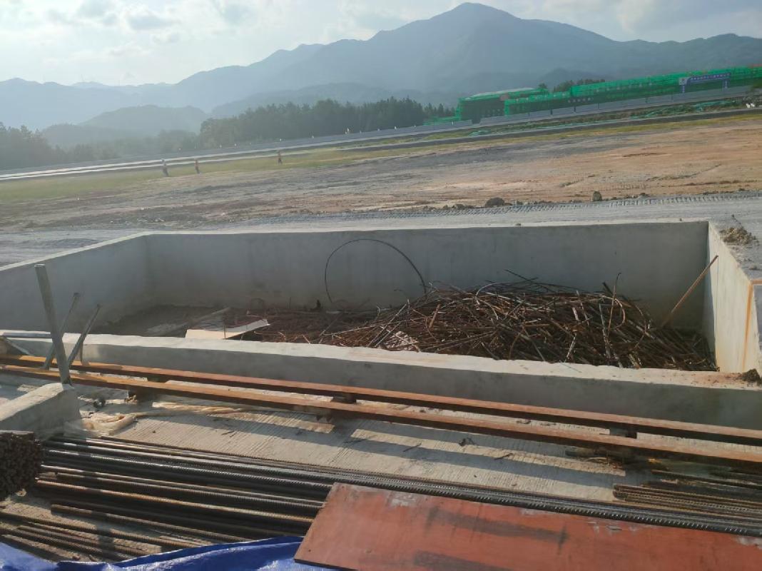 湖南高速华达工程有限公司一批废旧钢材边角料