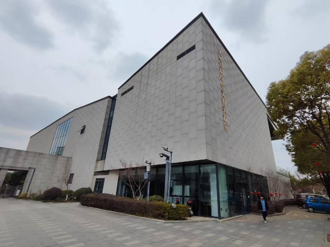 位于江苏省张家港市凤凰镇凤凰大道19号（凤凰镇科文中心）房屋建筑及土地使用权公开转让公告