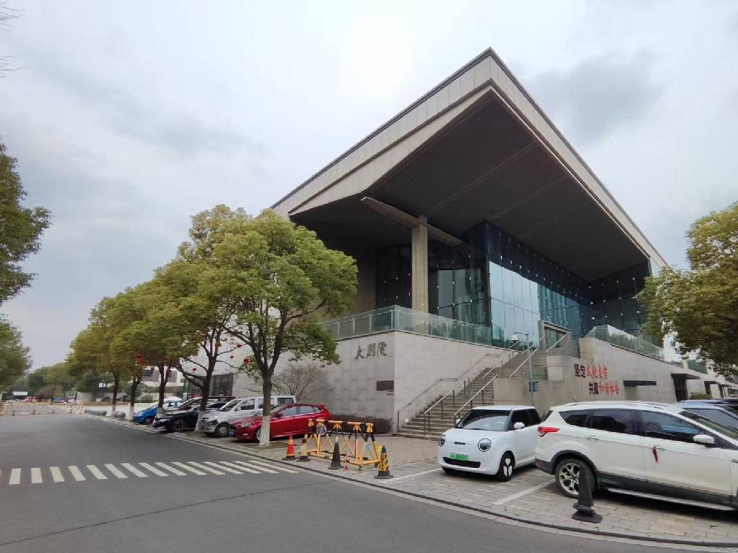 位于江苏省张家港市凤凰镇凤凰大道19号（凤凰镇科文中心）房屋建筑及土地使用权公开转让公告(国资监测编号GR2025JS6006580)