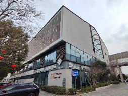 位于江苏省张家港市凤凰镇凤凰大道19号（凤凰镇科文中心）房屋建筑及土地使用权公开转让公告(国资监测编号GR2025JS6006580)