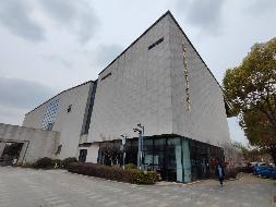 位于江苏省张家港市凤凰镇凤凰大道19号（凤凰镇科文中心）房屋建筑及土地使用权公开转让公告(国资监测编号GR2025JS6006580)
