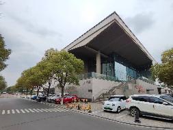 位于江苏省张家港市凤凰镇凤凰大道19号（凤凰镇科文中心）房屋建筑及土地使用权公开转让公告(国资监测编号GR2025JS6006580)