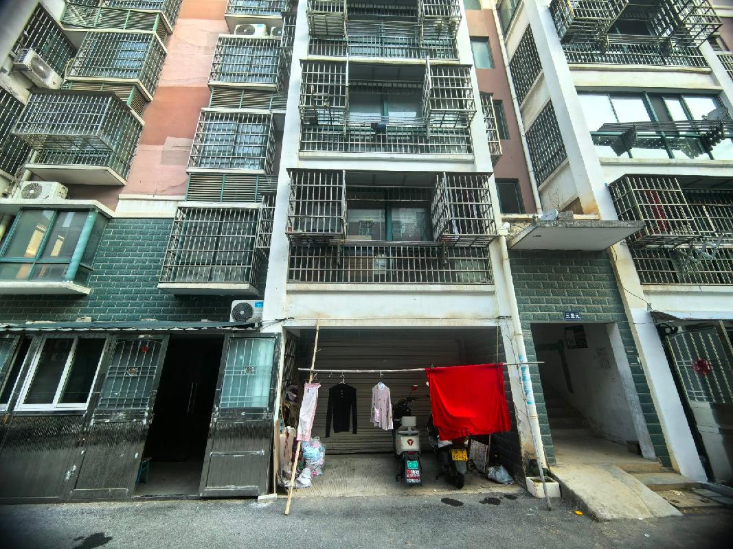 池州市贵池区迎宾花园D26#楼111车库转让公告（重新挂牌）(国资监测编号GR2025AH2002681)