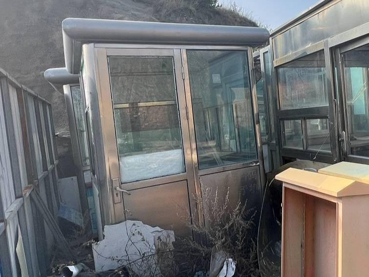 停车场护栏、复印机等一批废旧物资公开转让（鄂尔多斯市万维科技集团有限公司）(国资监测编号GR2025NM1007288)