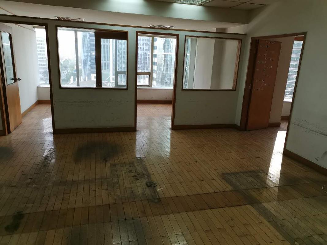 上海市浦东新区崂山路526号江苏大厦8层C1、D1室房屋公开招租