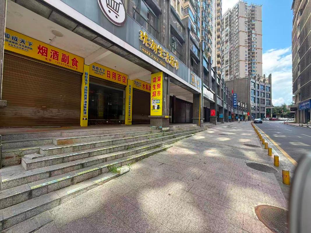 邵阳市大祥区雪峰南路与敏州西路交叉口上善珑湖公馆50个地下车库车位