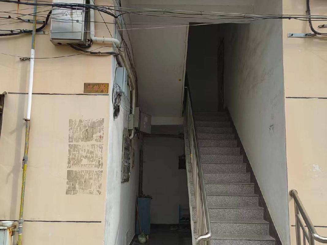 怀宁县高河镇盐业公司宿舍楼1#楼8套住宅转让公告（降价挂牌）