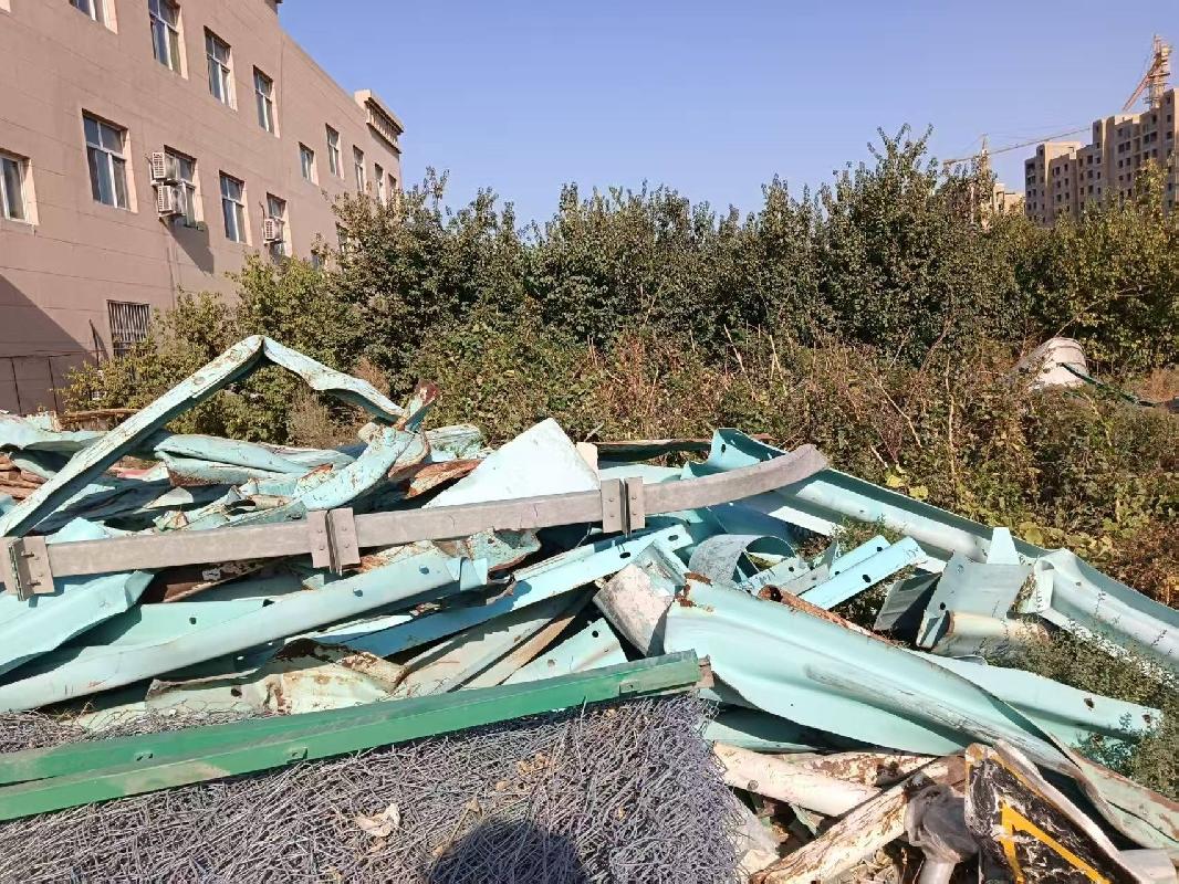 新疆交通投资（集团）有限责任公司吐鲁番分公司转让一批双波护栏、二波护栏板立柱和防阻块等报废资产(国资监测编号GR2025XJ1001481)