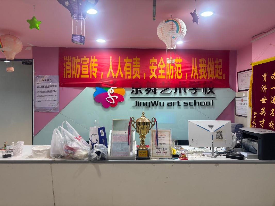 株洲市天元区长江北路1号华天大酒店综合楼3楼613㎡房屋