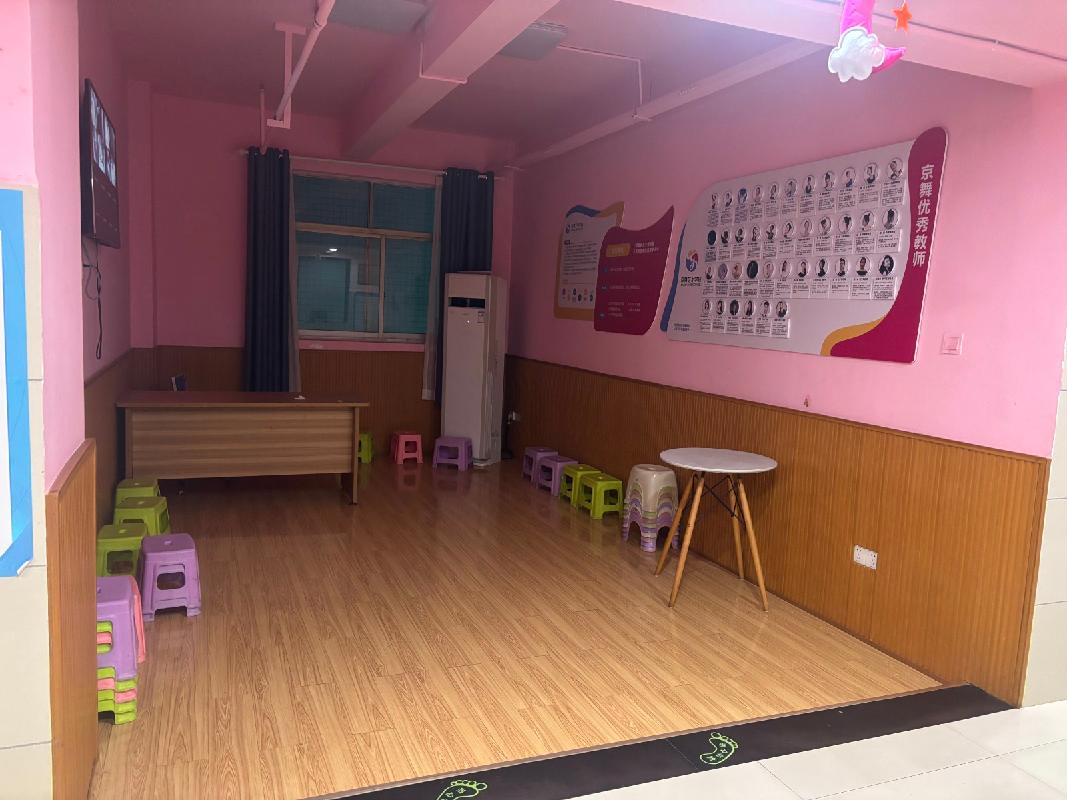 株洲市天元区长江北路1号华天大酒店综合楼3楼613㎡房屋(国资监测编号GR2025HN1002621)
