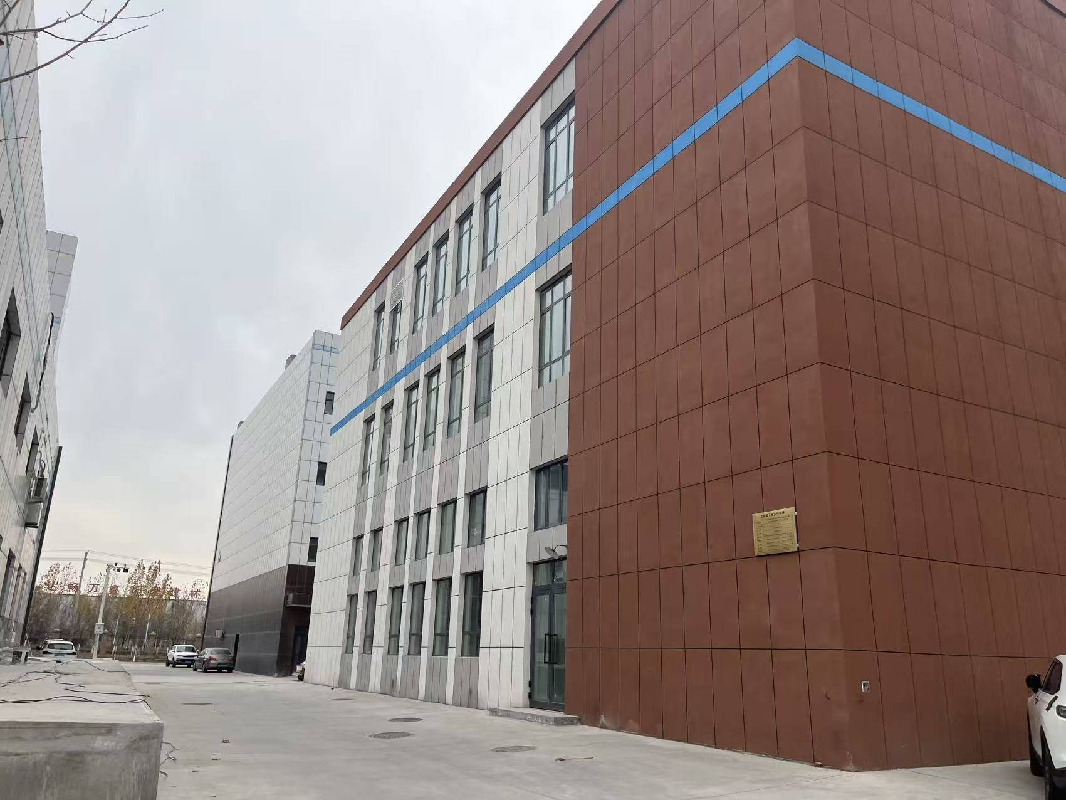 霍尔果斯经济开发区伊宁园区孵化园二期基础设施建设项目、霍尔果斯经济开发区伊宁园区农副产品精深加工产业园三期建设项目整体对外转让