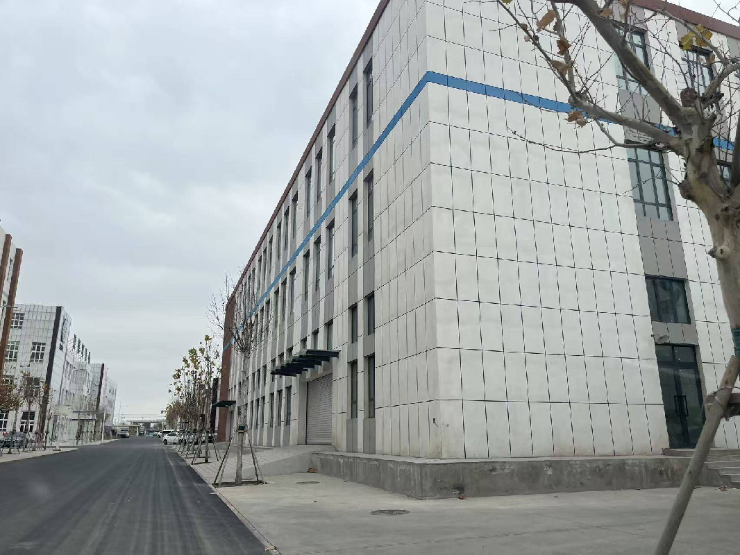 霍尔果斯经济开发区伊宁园区孵化园二期基础设施建设项目、霍尔果斯经济开发区伊宁园区农副产品精深加工产业园三期建设项目整体对外转让