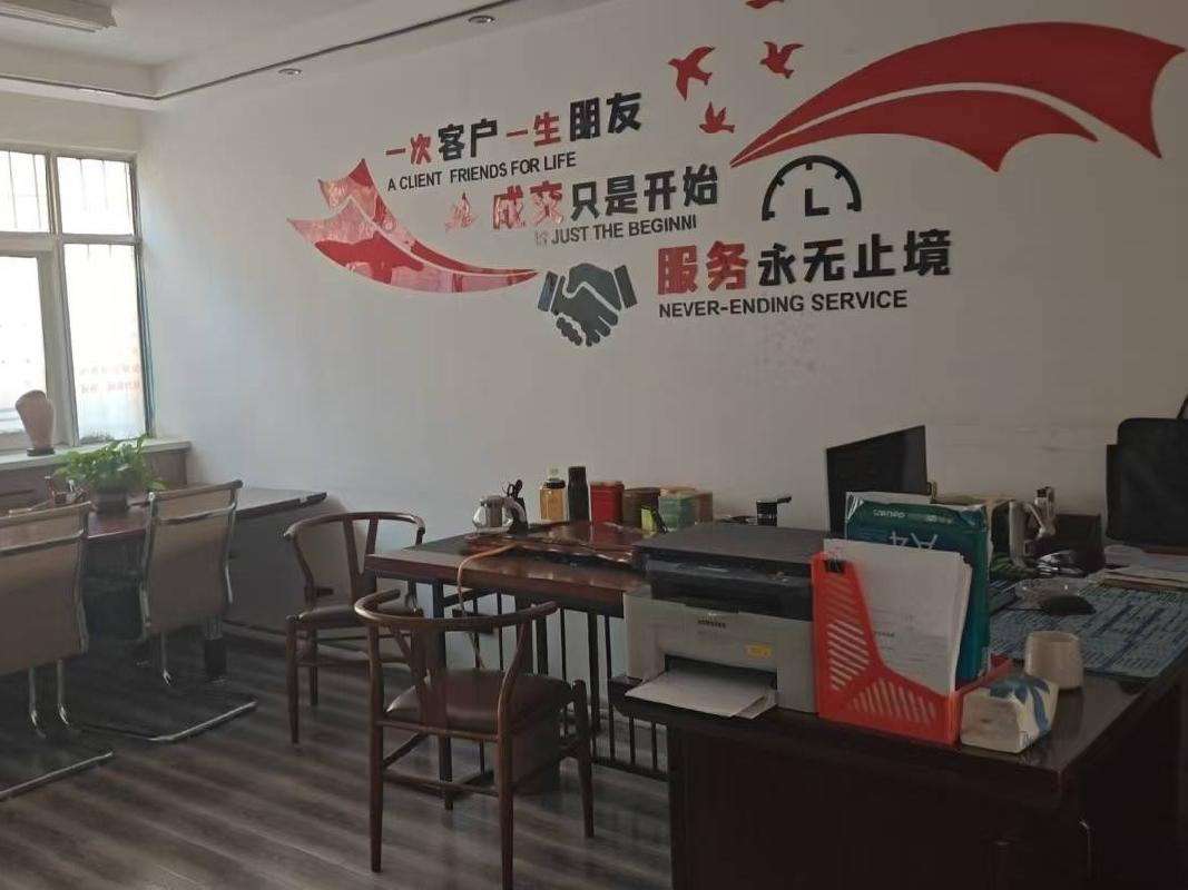 伊犁州公安局位于伊宁市斯大林街6巷3号家属楼1号商铺约44.20㎡对外招租，租期三年