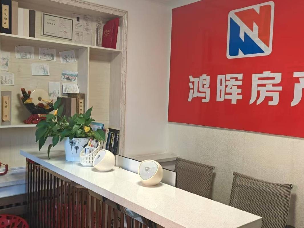 伊犁州公安局位于伊宁市斯大林街6巷3号家属楼1号商铺约44.20㎡对外招租，租期三年