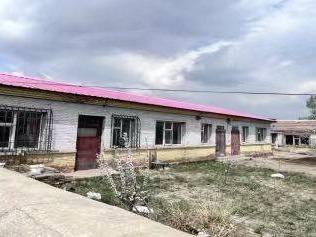 乌兰察布市集宁区桥西新建路8号原储运科西库大院出租(年租金底价:53287元，租期:1年)(国资监测编号GR2025NM1007417)