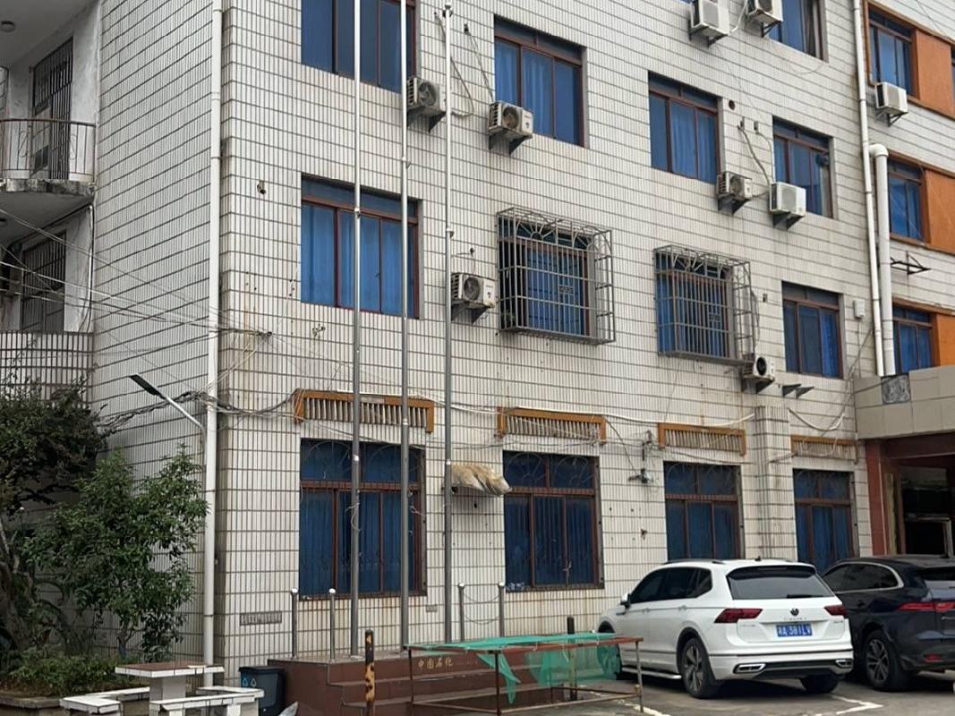 【中石化湘潭分公司】湘乡市新湘路办事处向红路62号04栋201办公楼