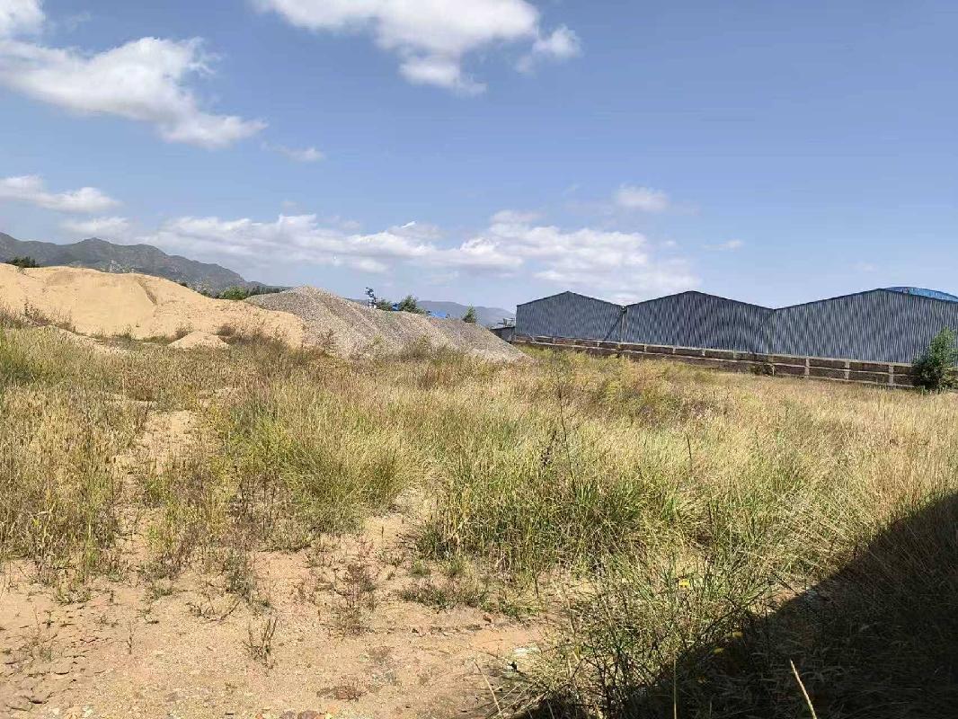 凉城县鸿茅镇西厢、凉城县食品（药品）产业示范基地一处土地使用权公开转让(凉城县人民政府国有资产监督管理委员会)(国资监测编号GR2025NM1007475)