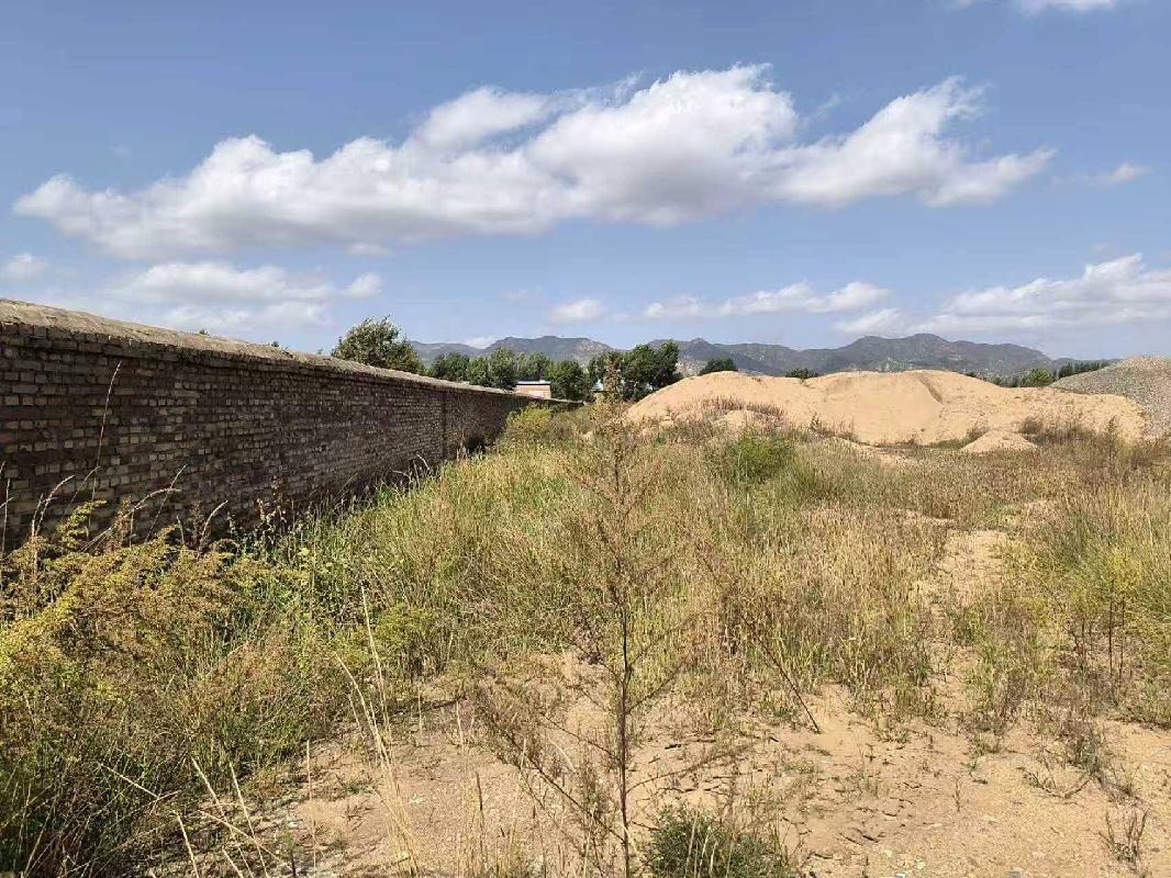 凉城县鸿茅镇西厢、凉城县食品（药品）产业示范基地一处土地使用权公开转让(凉城县人民政府国有资产监督管理委员会)(国资监测编号GR2025NM1007475)