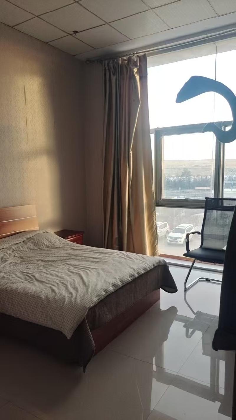 内蒙古自治区通辽市霍林郭勒市304国道36号综合养护管理中心2层、6层、7层办公楼独立出租（租金详见清单，租期均为1年）