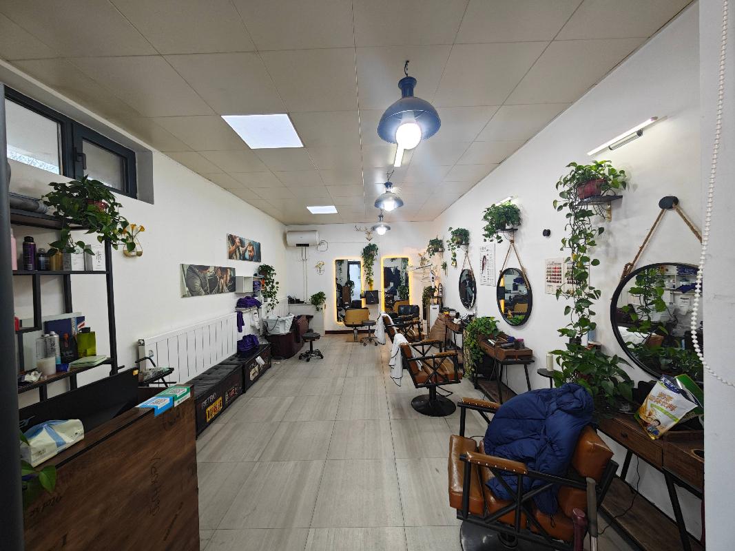内蒙古电子信息职业技术学院餐饮中心东侧理发店出租（年招租底价：25368元，租赁期限：3年）