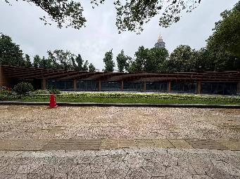 红梅公园内北覆土建筑招租公告