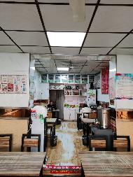 包头市阿尔丁商城北临新光西路兰州拉面底店公开招租（年租金底价：77942元，租期：3年）(内蒙古包钢房产物业集团有限公司)(国资监测编号GR2025NM1007510)