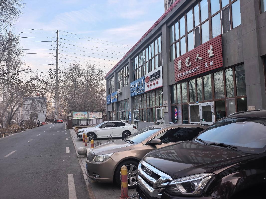 新疆生产建设兵团第十一师机关后勤服务中心租赁位于乌鲁木齐市高新技术开发区（新市区）河滩北路1067号建工师小区4栋一层部分房产（4-4号45㎡门面）