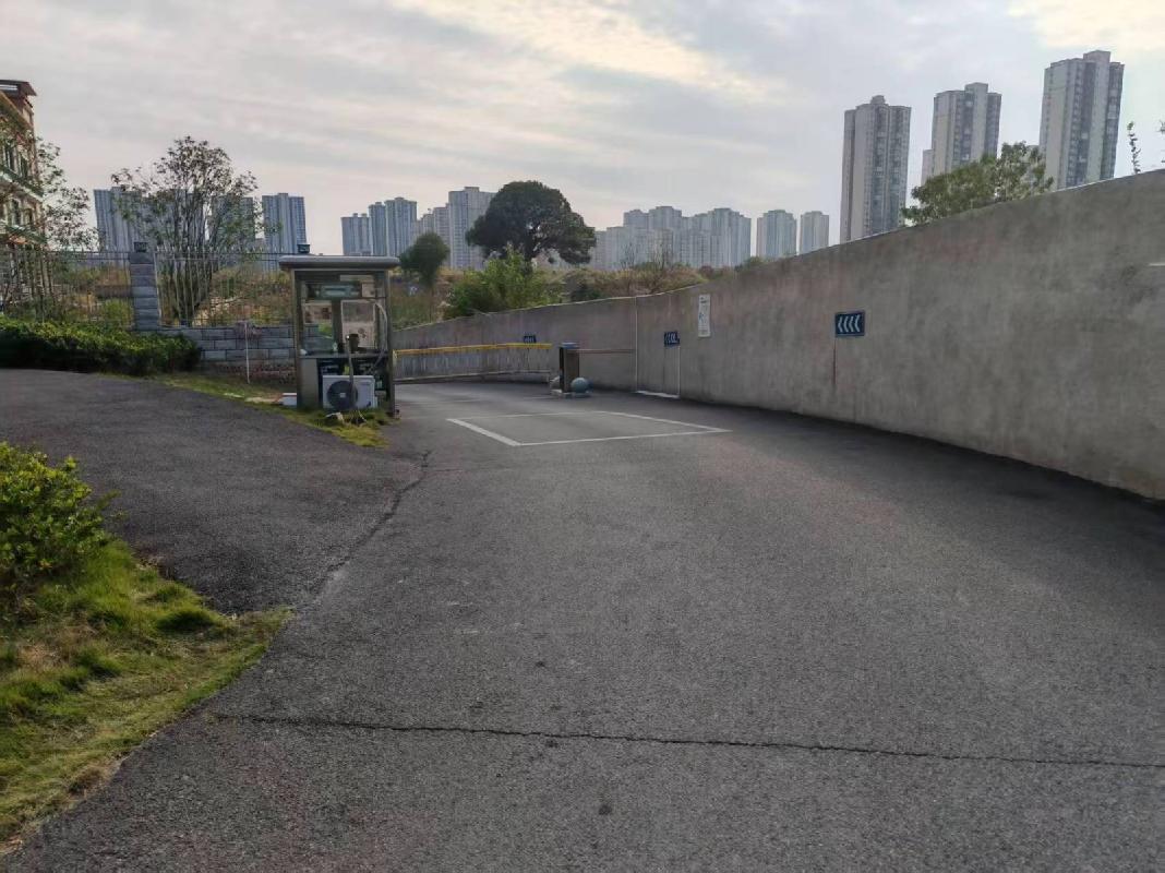 衡阳市珠晖区华天路6号1137-1267号70个车位