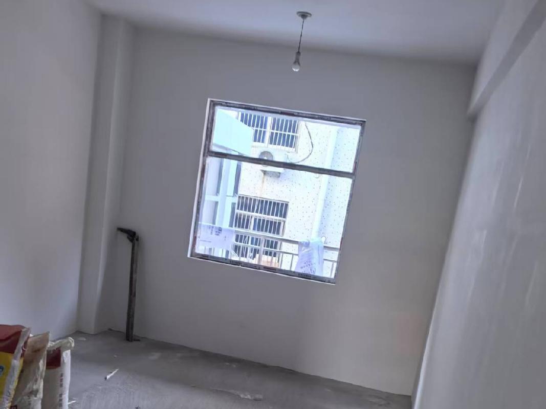 阜阳市颍泉区三里湾批发市场D区302-310室等9套住宅房产转让公告