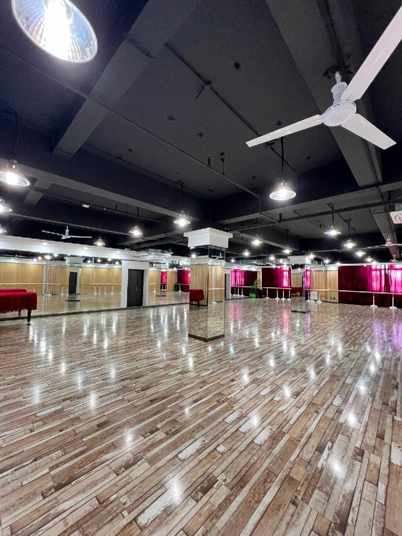 呼和浩特市新城区青城巷综合服务中心楼四楼及六楼部分区域招租（年租金底价141717.00元，租期1-3年）二中心