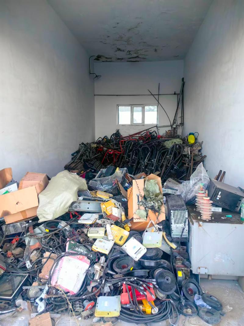 一批断路器、机车信号主机、碳滑板等废旧物资转让（内蒙古三新铁路有限责任公司）(国资监测编号GR2026NM1002910)
