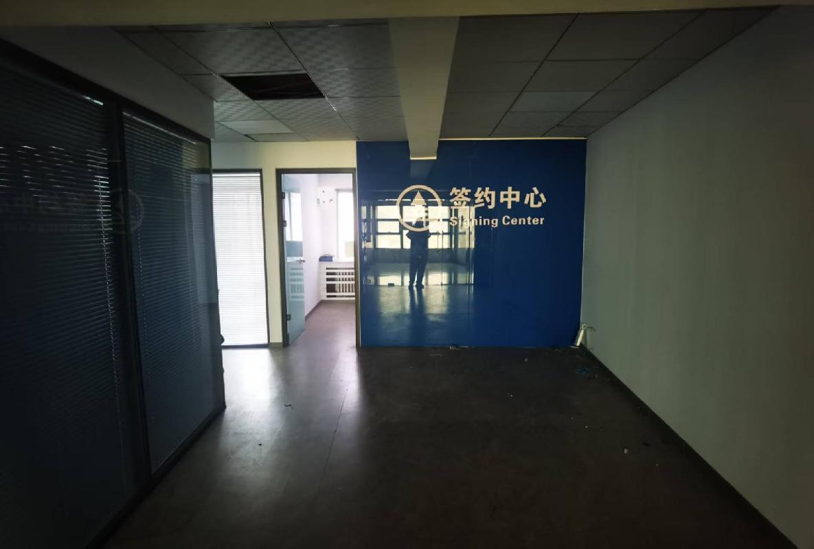 内蒙古自治区通辽市科尔沁区明仁办事处粮食大厦12层办公楼整体出租（年租金146208元，租期1年）