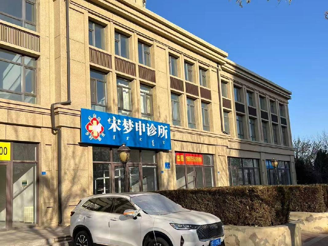 赤峰市新城区小新地组团宝山路中段西侧、铁南大街南侧西城尚景小区A2区G3-1-104号商厅出租（年租金底价60889.00元/年，租期3年）(国资监测编号GR2025NM1007736)