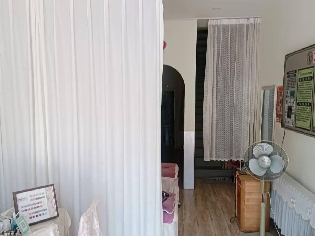包头市九原区育才路三号街坊三十三中24号底店房产出租