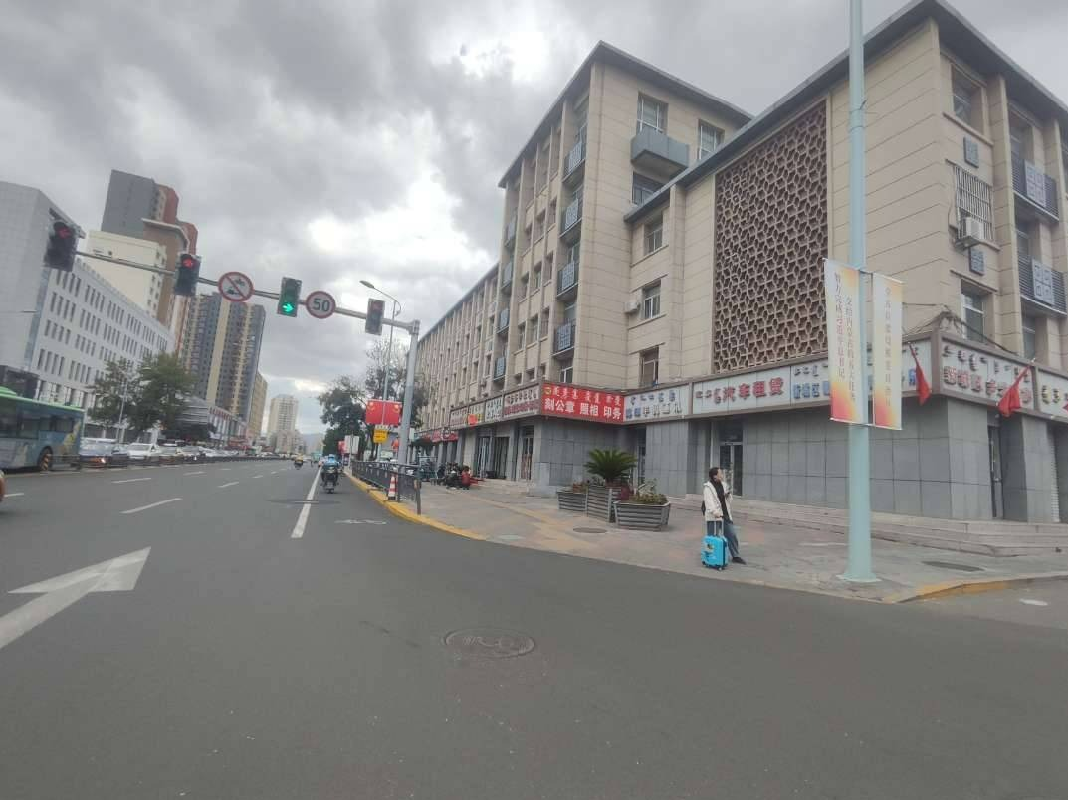 内蒙古呼和浩特市新城区车站东街179号天翊大厦大楼1号楼2层西5号转让询价项目