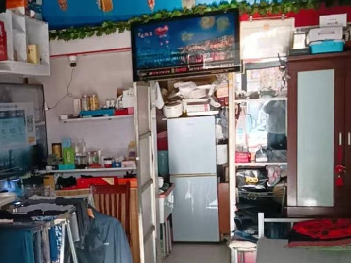 包头市东河区西门大街底店中26平米房产出租