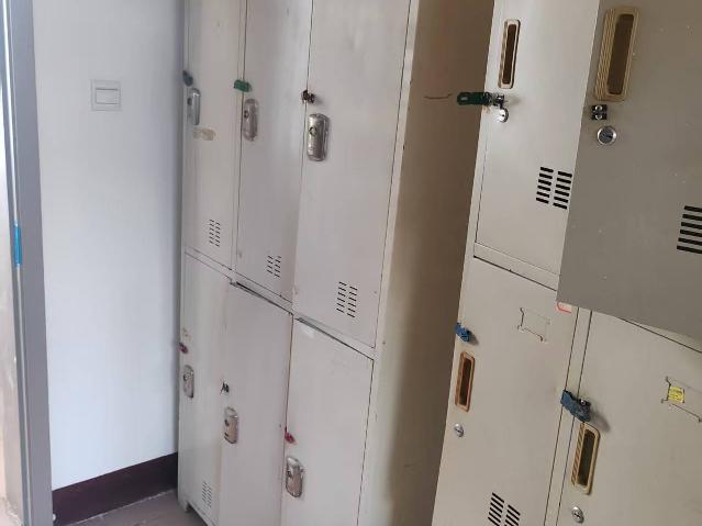 新城宾馆废旧下下铺床、铁皮更衣柜拍卖公告转让公告