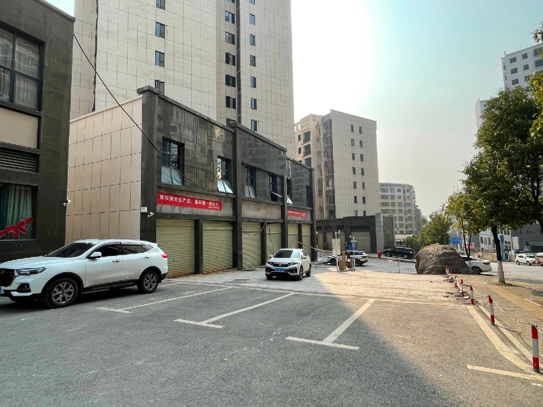 桂阳县培才路金桂世纪城临街34个门面出租