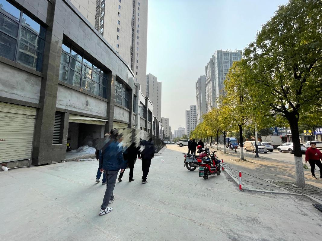 桂阳县培才路金桂世纪城临街34个门面出租