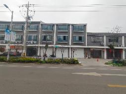 仪征市陈集镇西山雅集北苑东区沿街2幢8室、9室和10室房屋公开转让(国资监测编号GR2025JS1007757)